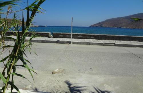 Ormos Korthiou Villa | In front of the Beach.