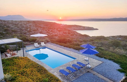 Kokkinon Khorion Villa | Infiniti sea view modern villa
