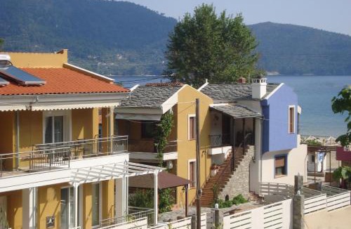 Chrisi Akti Apartment | Intra Mare