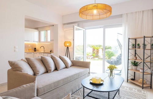 Petaloudes Apartment | Island Hills- Sunshine, Apartment