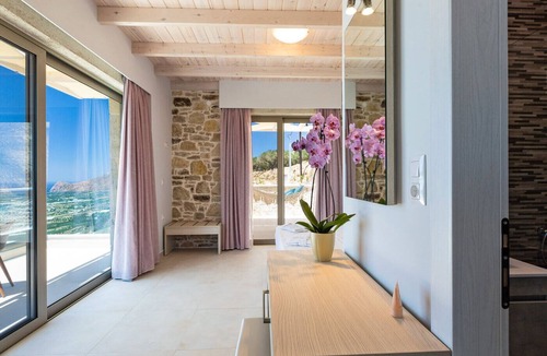 Zerviana Villa | Jasmine Villa, 3 BD, infinity pool with great sea views