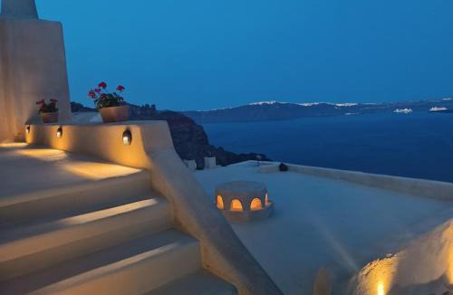 Therasia House | Kamarí Real Living, with Caldera views and Jacuzzi