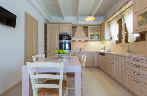 Geropotamos Villa | Kampos Villa I, Nature Living with Heated Pool