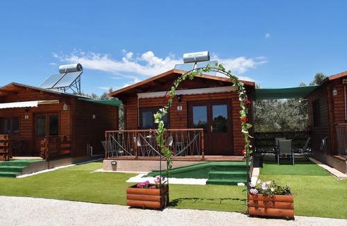 Kandia Ski Chalet | Kandia Woodlands | Classic Family Chalet with Patio