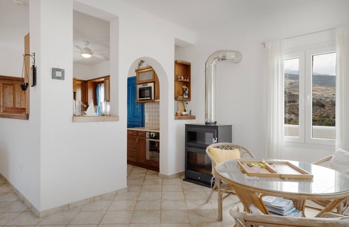 Exomvourgo House | “Kardiani bay” with Sea View, Wi-Fi, and Air Conditioning