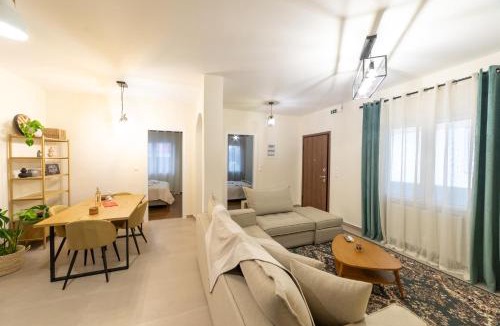 Sparta Apartment | Kariatides