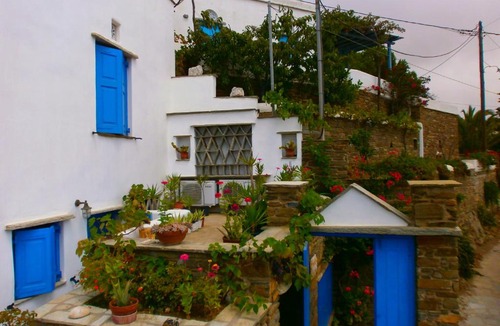 Karia Apartment | Karyatides