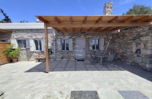 Grambia Apartment | Karystos Chora Suites