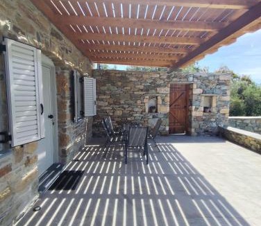 Grambia Apartment | Karystos Chora Suites