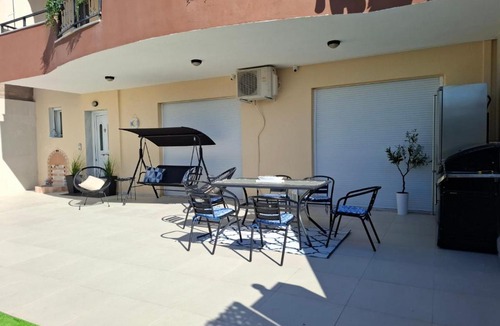 Nestos House | KEFI House