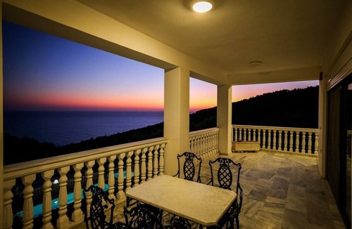 Kerion House | Keri Me Away - Argo's Serene Poolside Haven