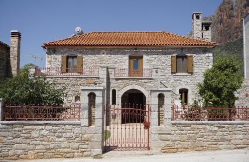 Leonidio House | Kleopatra House