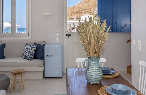 Tripiti House | Klima Bay Beachfront Boutique Houses (BLUE)