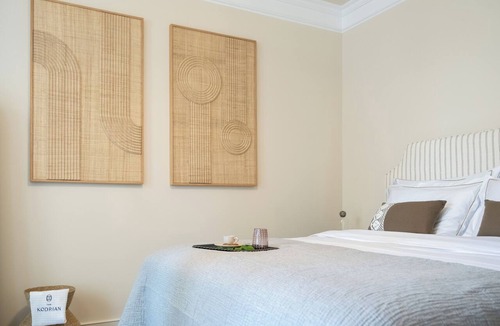 Plaka Hotel | Kodrian King, The Kodrian