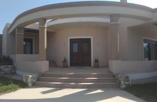 Tingaki Villa | Kos Villa - Family Comfort with large Garden, Jacuzzi