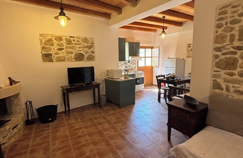 Listaros Cottage | KSA SOU GUESTHOUSE 2 - TRADITIONAL LOFT STYLE STONE HOUSE WITH CARACTER