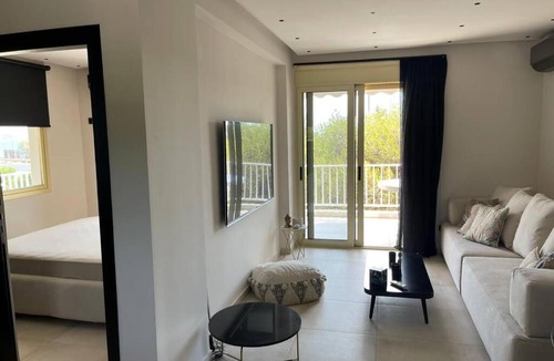 Lagonissi Apartment | Lagonisi Luxury appartment by the sea 1