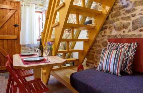 Lavreotiki Apartment | Lavrio stone house 5 min from the centre/port