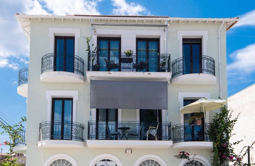 Lefkada Town Apartment | LefkasLoft GuestHouse