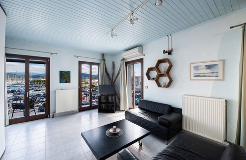 Lefkada Town Apartment | LefkasLoft GuestHouse