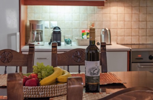 Makry Gialos Apartment | Liakoto Stonewall House Ground Floor