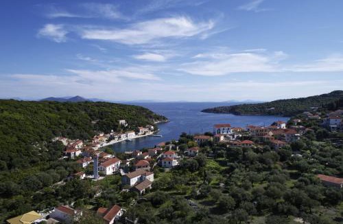 Kioni Apartment | Likoudis Villas Suites,Traditional Ithacan Hospitality Above Kioni Harbot