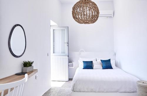 Kardiani Hotel | Living Theros Luxury Suites