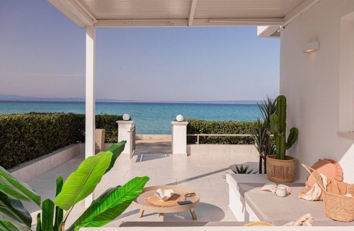 Haniotis Apartment | Long Island House - Beachfront