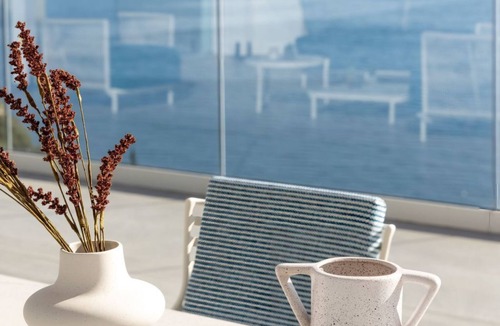 Nisaki Apartment | Luxuriöses Apartment mit zwei Schlafzimmern und Meerblick by Interhome