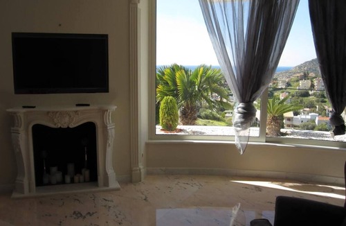 Anavyssos Villa | Luxurious Family friendly Villa Anavyssos