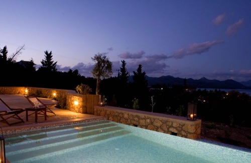 Perigiali Villa | LUXURY 2 BEDROOM VILLA INFINITY POOL 600m from BEACH NEAR NIDRI