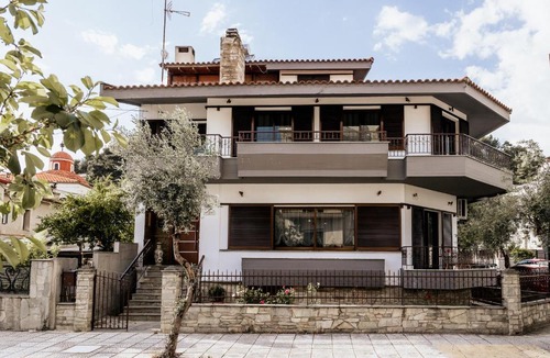 Serres Villa | LUXURY GRAND HOME SERRES - 4 Bedrooms -Free Parking - Center