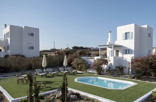 Naxos Villa | Luxury Independent self catered villa with swimming pool for 10 guests