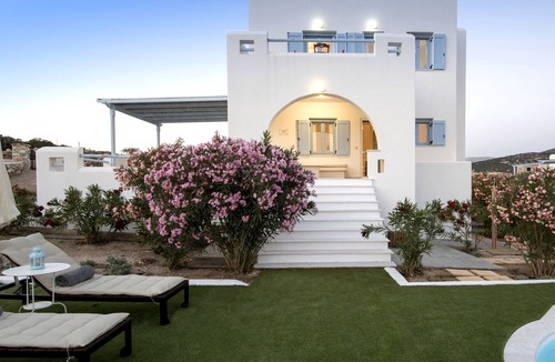 Naxos Villa | Luxury Independent self catered villa with swimming pool for 10 guests