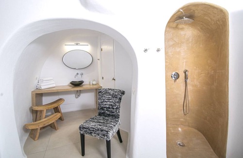 Finikia Villa | Luxury Santorini Villa | 1 Bedroom | Premium Villa | Private Plunge Pool