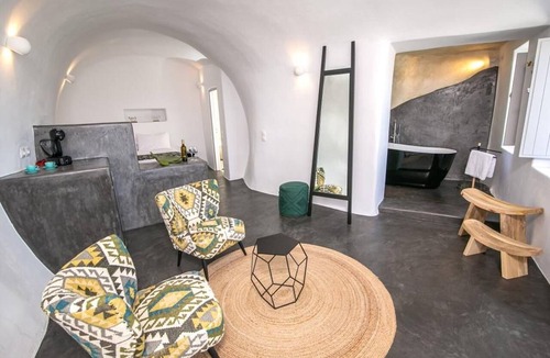 Finikia Villa | Luxury Santorini Villa | Villa Elysian Dyo | Private Hot Tub | Air Conditioning