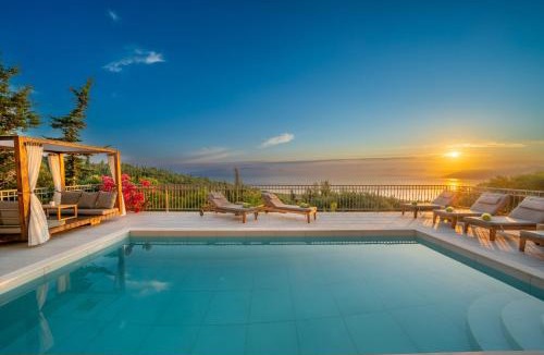 Fiskardo Villa | Luxury Villa Fiscardo Walk - Heated Pool & Jacuzzi