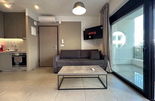 Petralona House | M&M Entire private building with jacuzzi/rooftop
