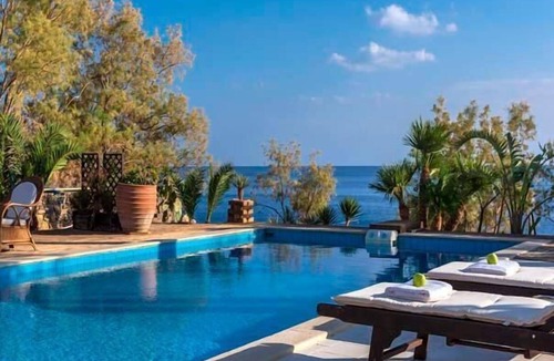 Mavros Kolimpos Villa | Makrygialos Villa - Beachfront villa private pool