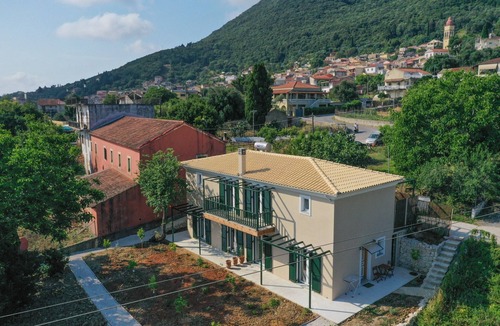 Dafnata Apartment | Marias House 2 Apartment with Mountain View, Wi-Fi and Air Conditioning