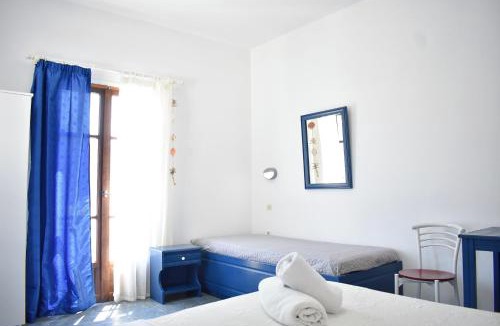 Merichas Hotel | Martinos Studios, Merihas port