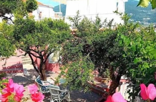 Skopelos House | Marvelous 3-bedroom house with AC and town views in beautiful Skopelos