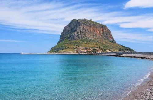 Monemvasia Apartment | Matroni's House - Seafront Getaway in Monemvasia