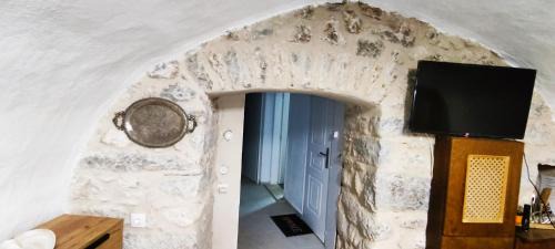 Omales House | Medieval Castle Mani