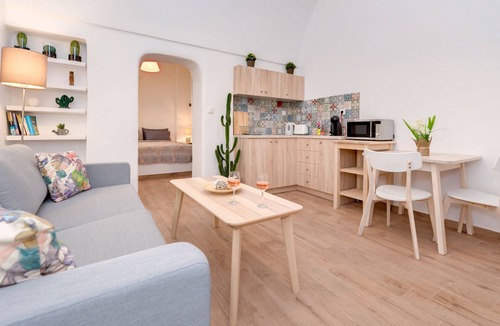 Oia Apartment | MiCasa
