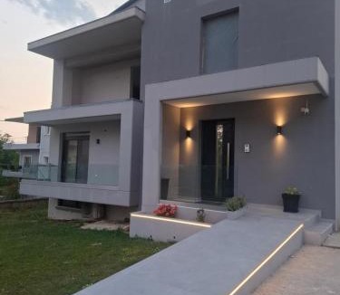 Ioannina Apartment | Minimal Nature Escape