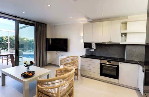 Pyrgos Psilonerou Villa | Mitos Luxury Villas Gerani/Heated Pool*/Sleeps20