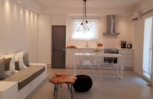 Paros House | Modern House near Parikia with 3 bedrooms & 2 bath