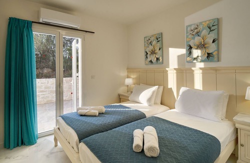 Stalos Villa | Modern renovated villa ★ Private Pool ★ Seaview & BBQ
