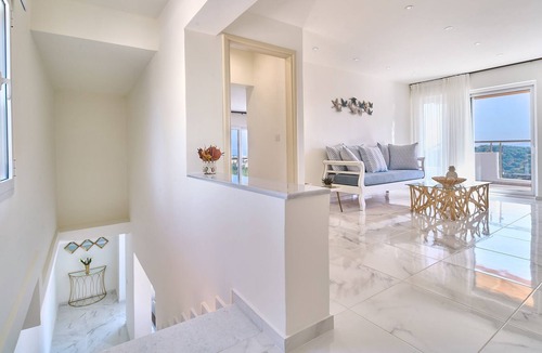 Stalos Villa | Modern renovated villa ★ Private Pool ★ Seaview & BBQ